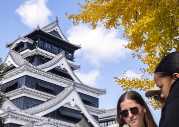 U.S., Australian Service Members Participate in Kumamoto Castle Tour