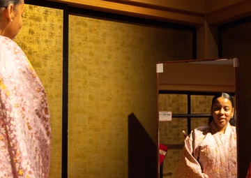 U.S., Australian Service Members Participate in Kumamoto Castle Tour