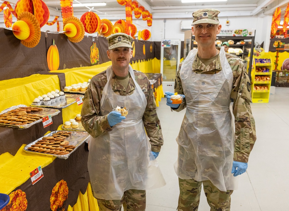 401AFSB leaders serving Thanksgiving meals