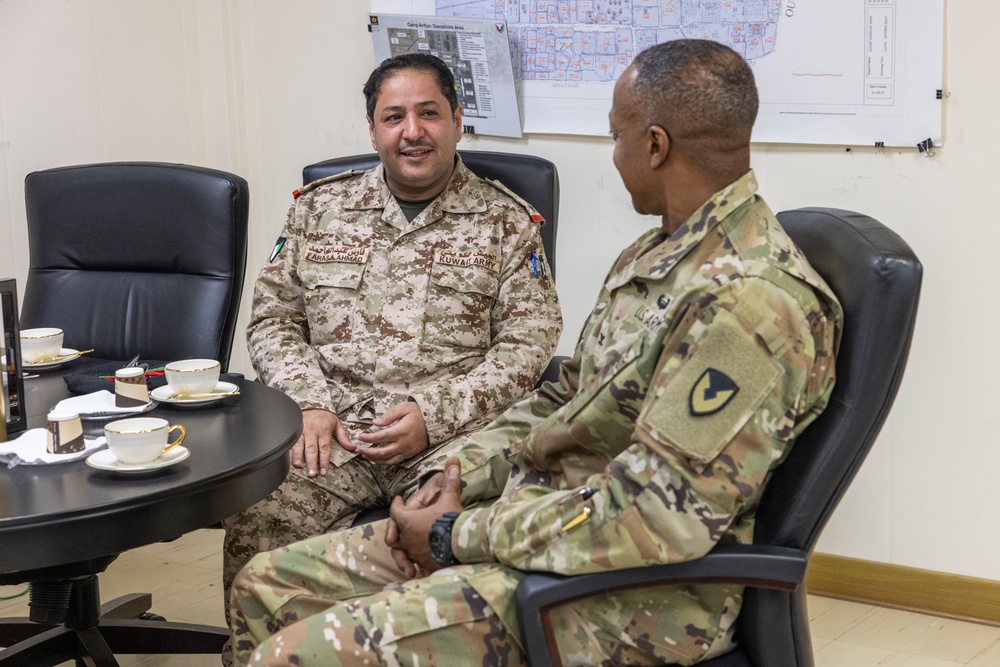 Kuwait Ministry of Defense visits 401st Army Field Support Brigade