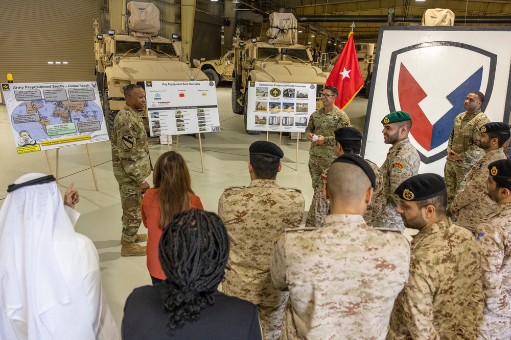 Kuwait Ministry of Defense visits 401st Army Field Support Brigade