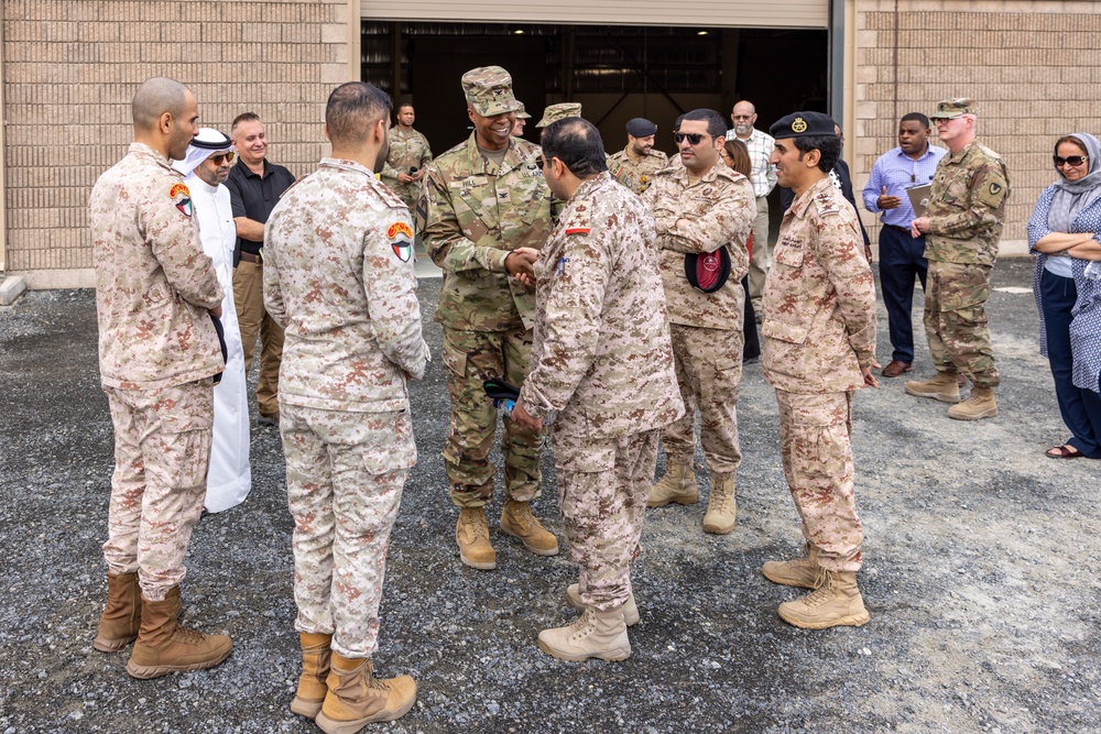 Kuwait Ministry of Defense visits 401st Army Field Support Brigade