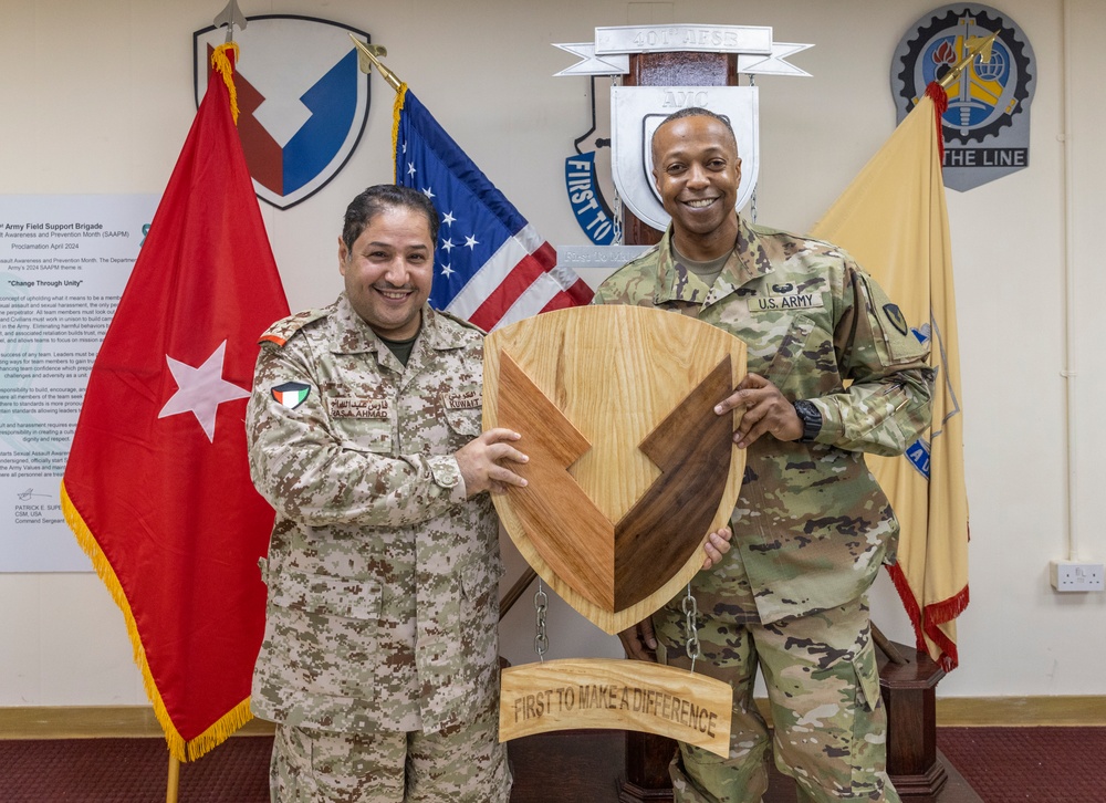 Kuwait Ministry of Defense visits 401st Army Field Support Brigade