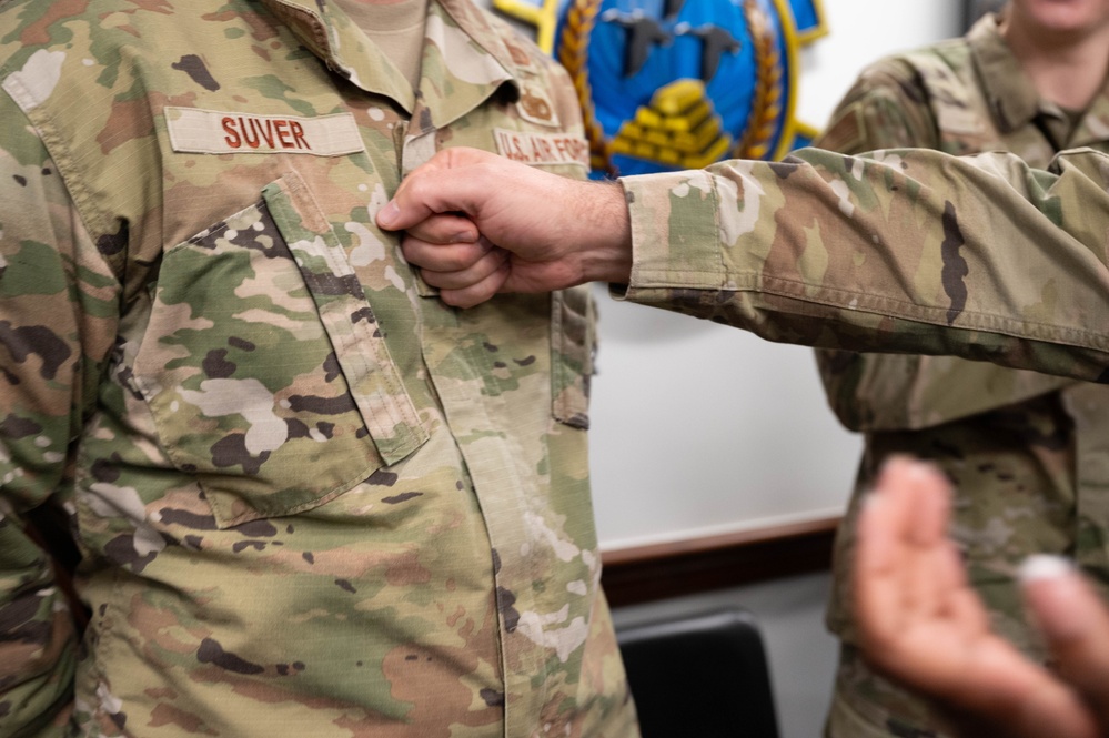 Tech. Sgt. Suver STEP promotion, pinned by Maj. Gen. DeVoe