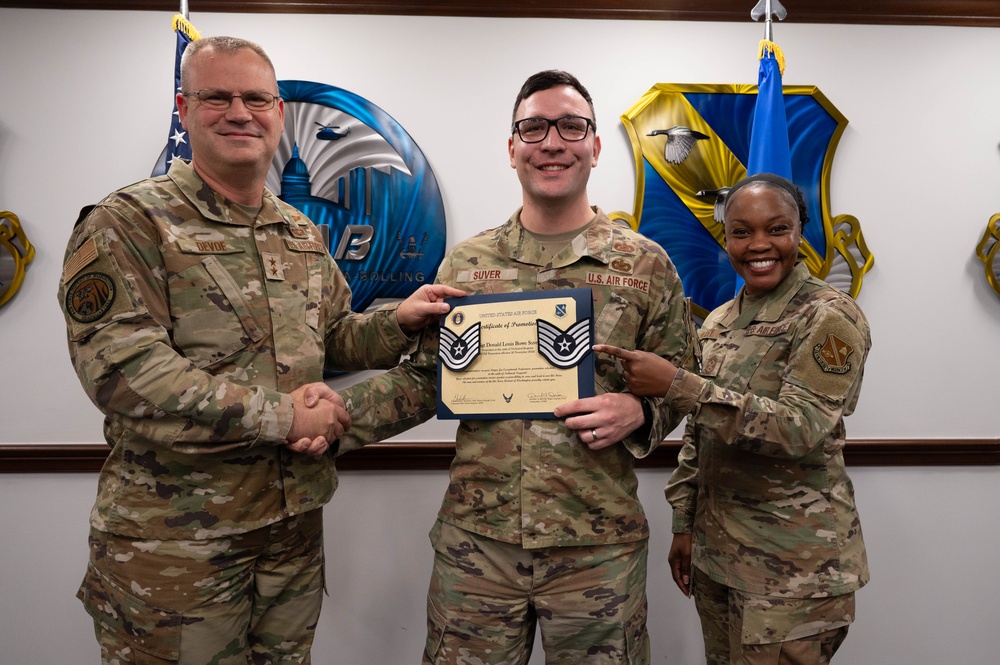 Tech. Sgt. Suver STEP promotion, pinned by Maj. Gen. DeVoe