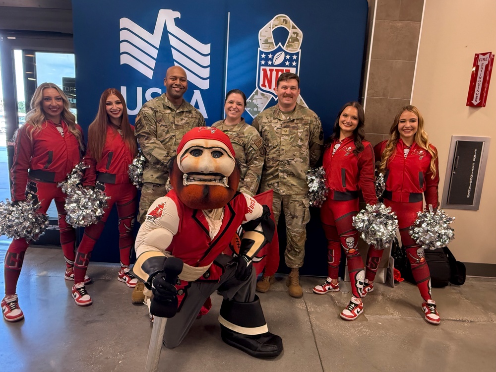 Buccaneers meet Team MacDill