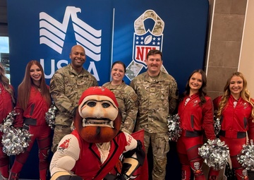 Buccaneers meet Team MacDill