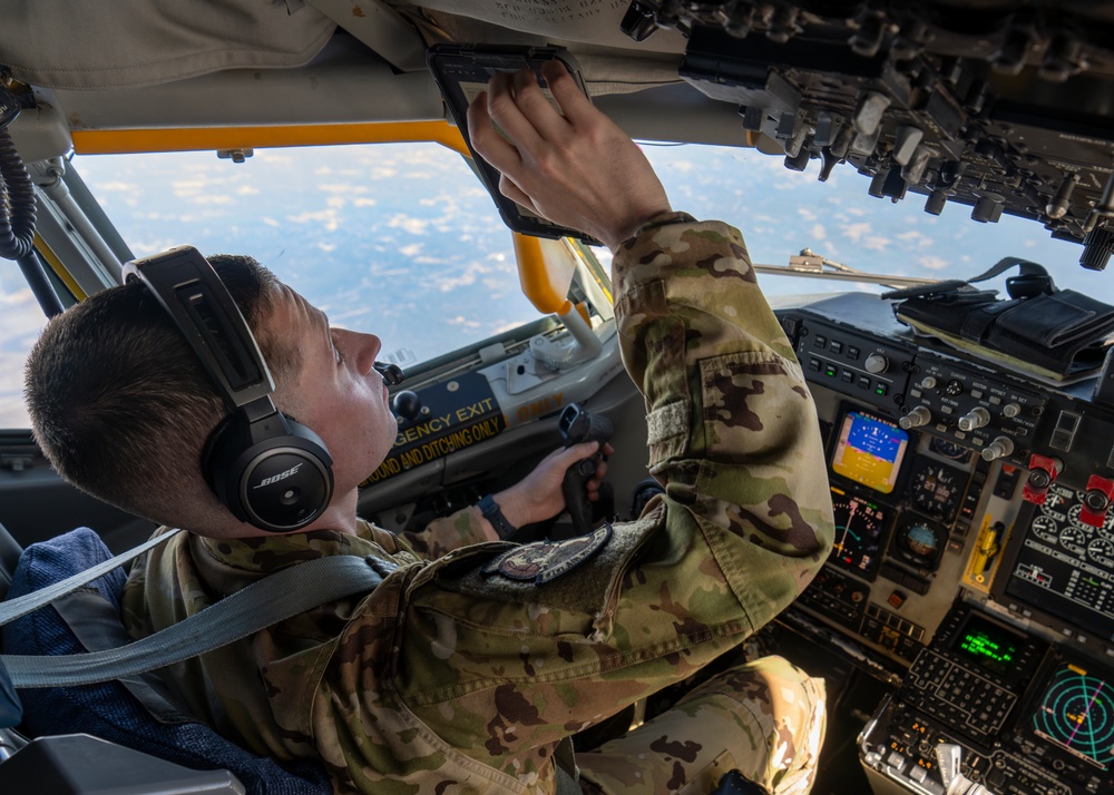 MacDill's KC-135 fuels Global Strike B-52