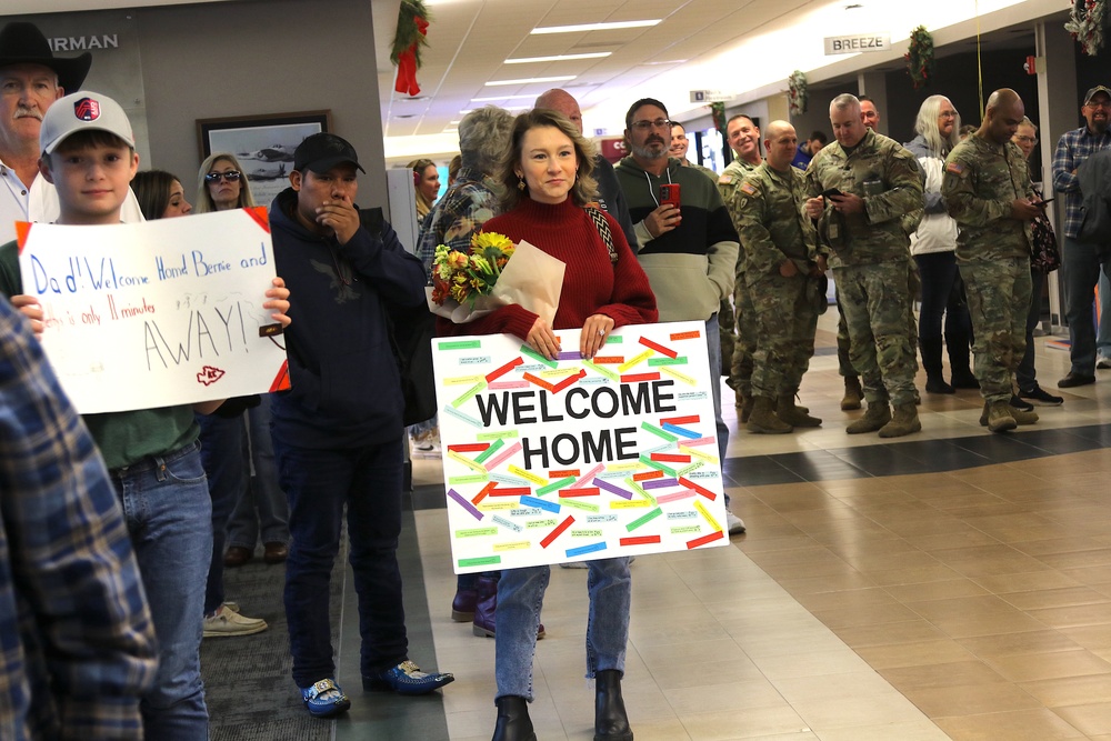 Illinois Army National Guard Troops Return Home