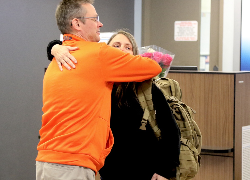 Illinois Army National Guard Troops Return Home