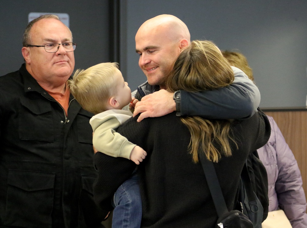 Illinois Army National Guard Troops Return Home