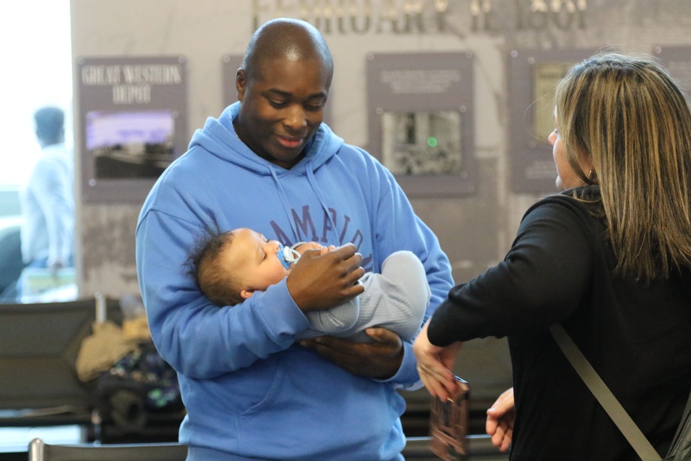 Illinois Army National Guard Troops Return Home