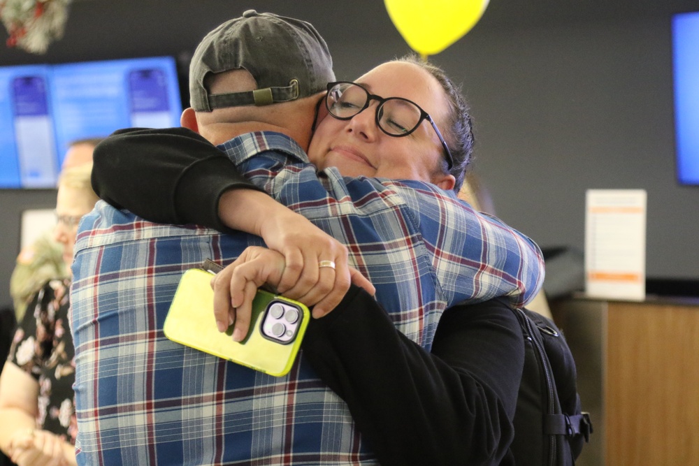 Illinois Army National Guard Troops Return Home