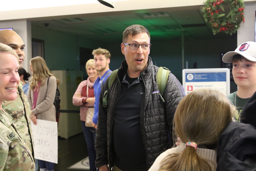 Illinois Army National Guard Troops Return Home