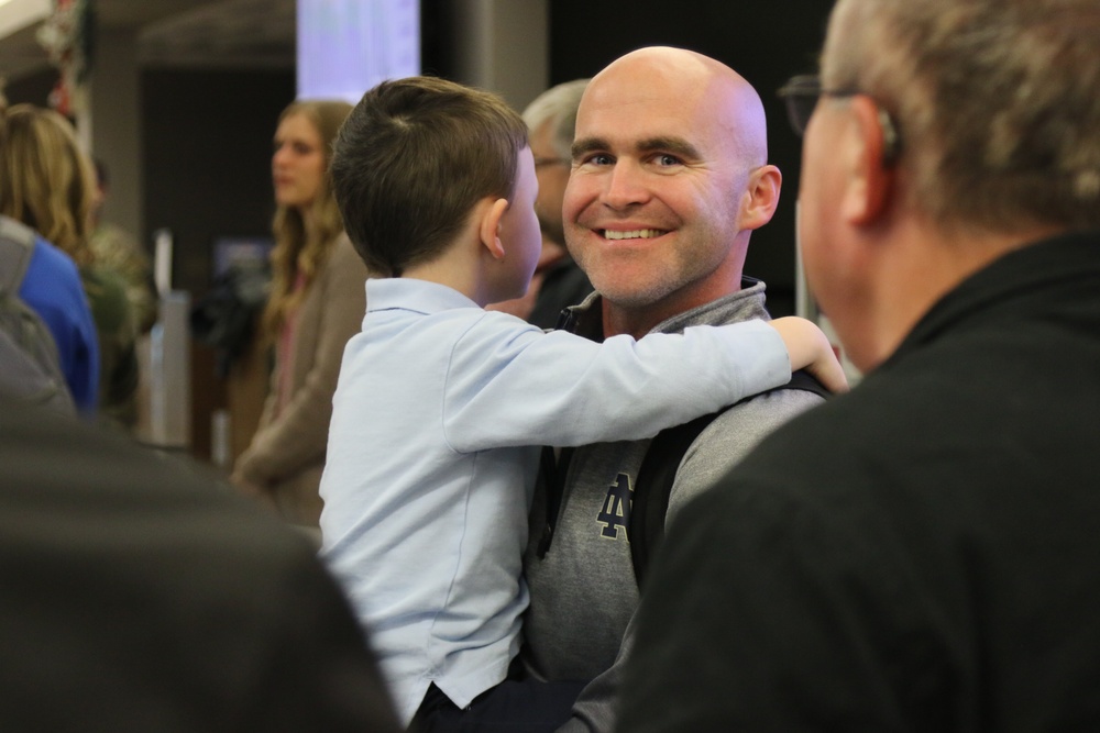 Illinois Army National Guard Troops Return Home