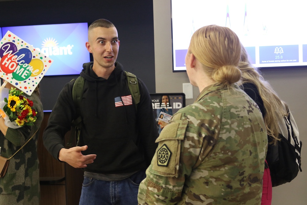 Illinois Army National Guard Troops Return Home