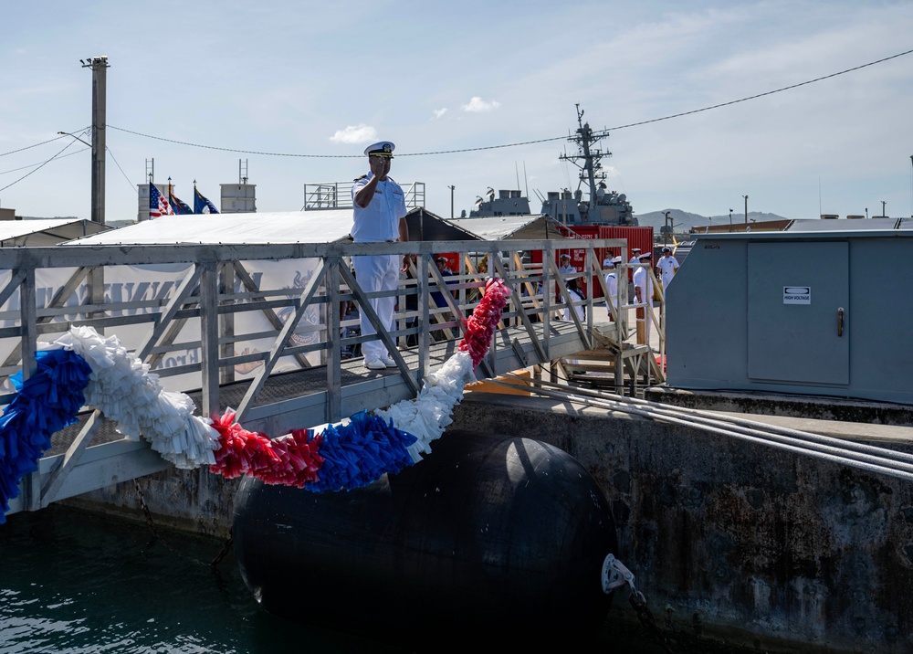 USS Minnesota Holds Change of Command