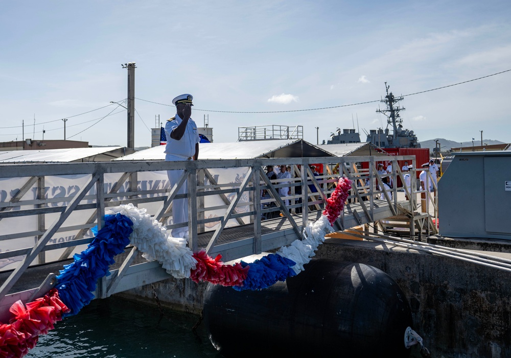 USS Minnesota Holds Change of Command