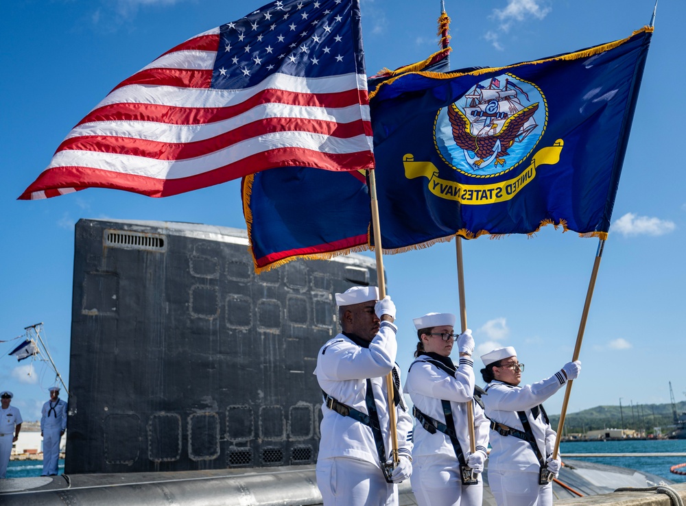 USS Minnesota Holds Change of Command