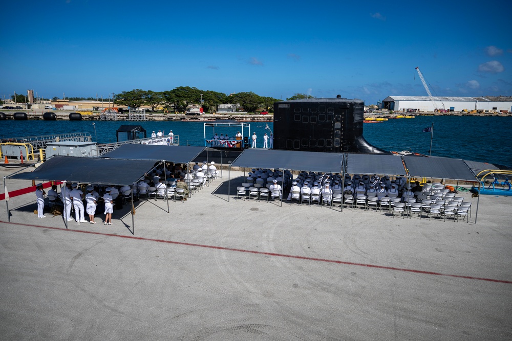 USS Minnesota Holds Change of Command