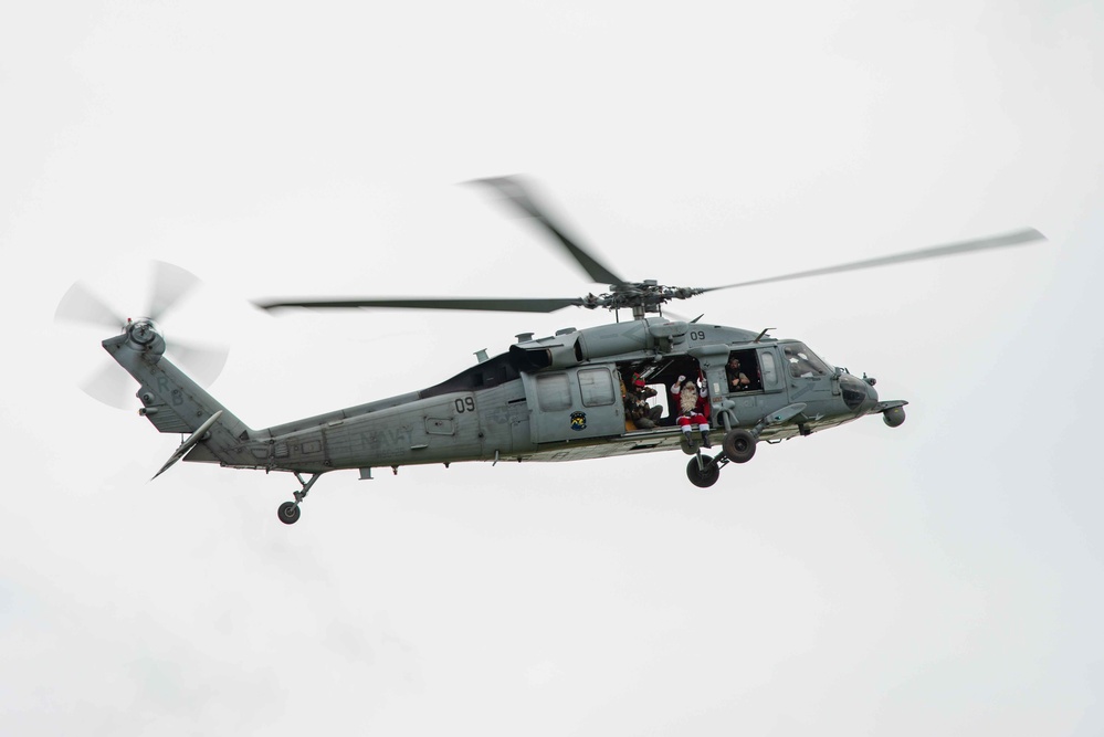 Santa flies over Naval Hospital Guam with HSC 25