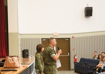 Camp Foster Opens Doors to Families on Workers' Day / キャンプ・フォスター、日本人基地従業員の家族に門戸を開く