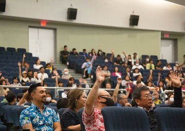 Camp Foster Opens Doors to Families on Workers' Day / キャンプ・フォスター、日本人基地従業員の家族に門戸を開く