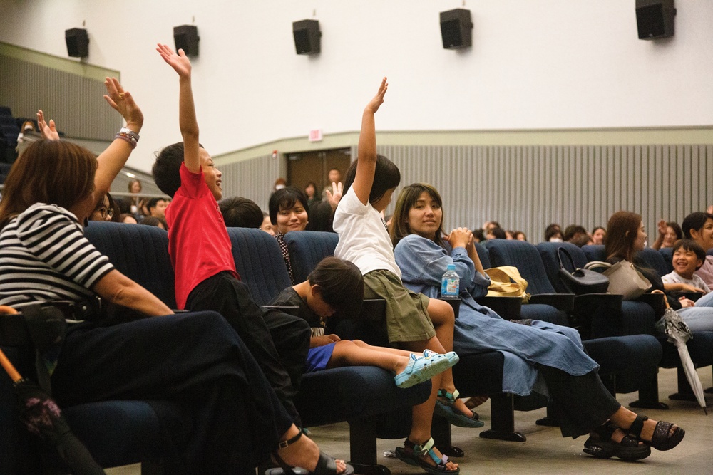 Camp Foster Opens Doors to Families on Workers' Day / キャンプ・フォスター、日本人基地従業員の家族に門戸を開く