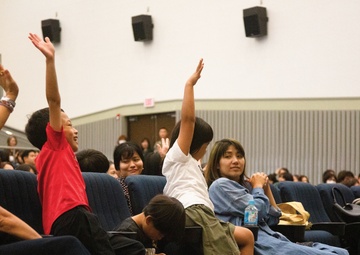 Camp Foster Opens Doors to Families on Workers' Day / キャンプ・フォスター、日本人基地従業員の家族に門戸を開く