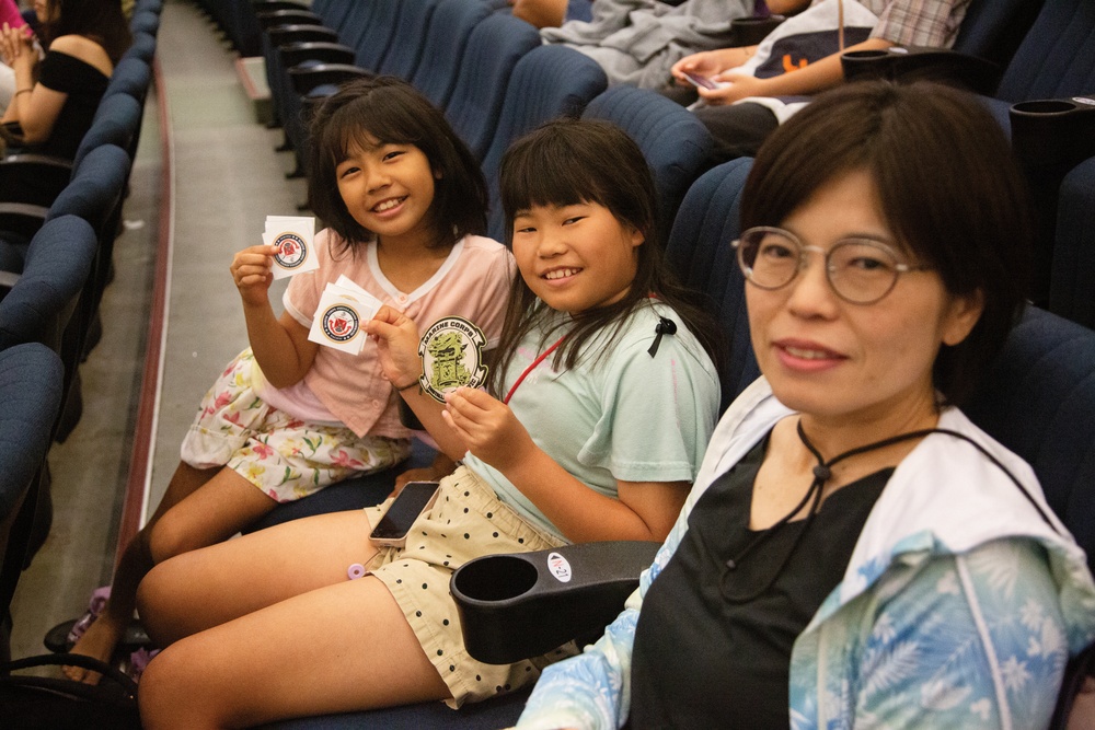 Camp Foster Opens Doors to Families on Workers' Day / キャンプ・フォスター、日本人基地従業員の家族に門戸を開く