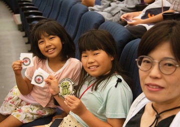 Camp Foster Opens Doors to Families on Workers' Day / キャンプ・フォスター、日本人基地従業員の家族に門戸を開く