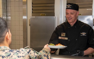 70th ISRW deputy commander serves meals for the holidays