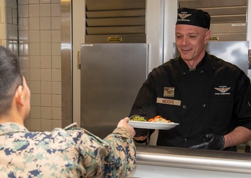 70th ISRW deputy commander serves meals for the holidays