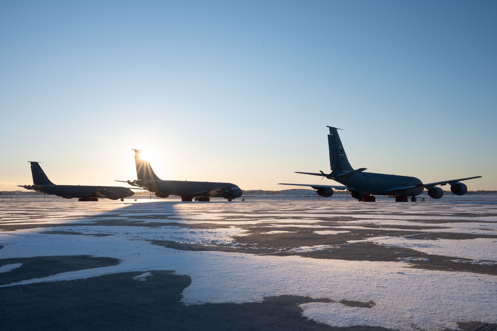 914th KC-135 Stratotanker's sit on Niagara flight line