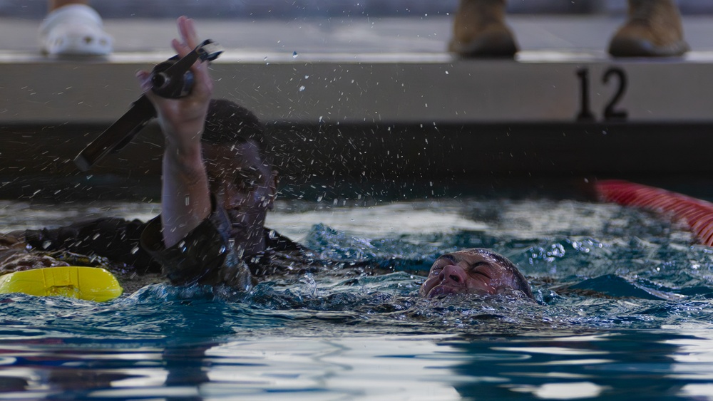 82nd Airborne Best Medics conduct Combat Water Survival Test
