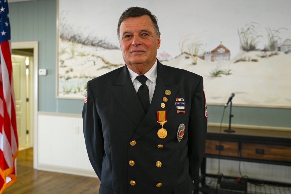 Coast Guard presents Gold Life Saving Medal to New Jersey man for heroism