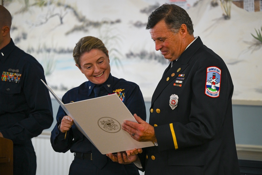 Coast Guard presents Gold Life Saving Medal to New Jersey man for heroism