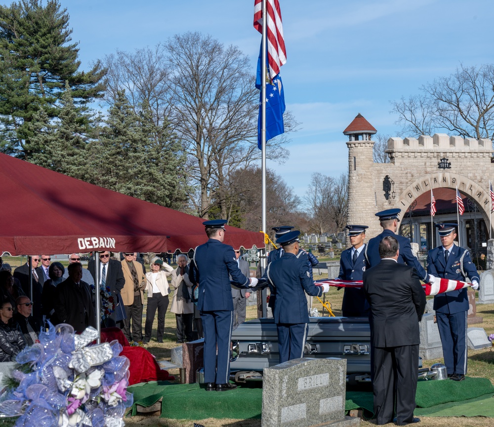 AIRMEN HONOR LATE GENERAL HETTLINGER; FULL HONORS FUNERAL IN TERRE HAUTE