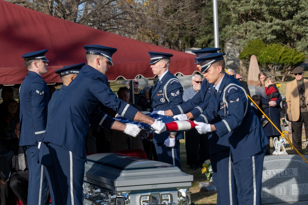 AIRMEN HONOR LATE GENERAL HETTLINGER; FULL HONORS FUNERAL IN TERRE HAUTE