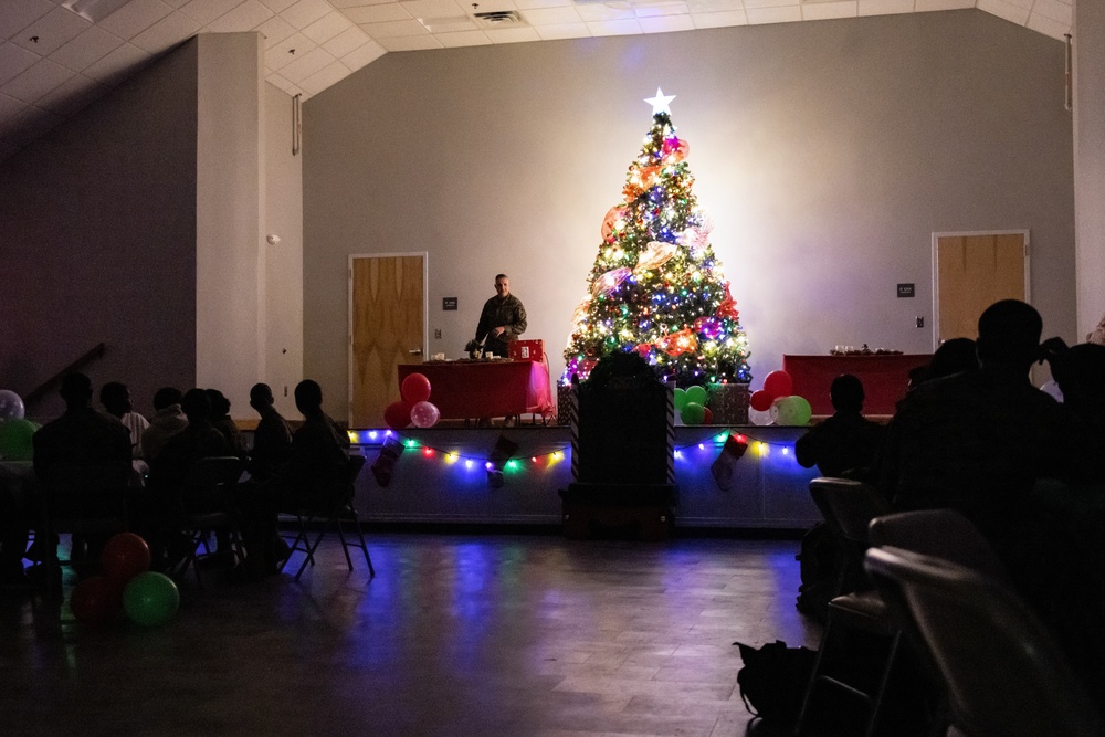 Marine Corps Combat Service Support Schools hosts tree lighting event