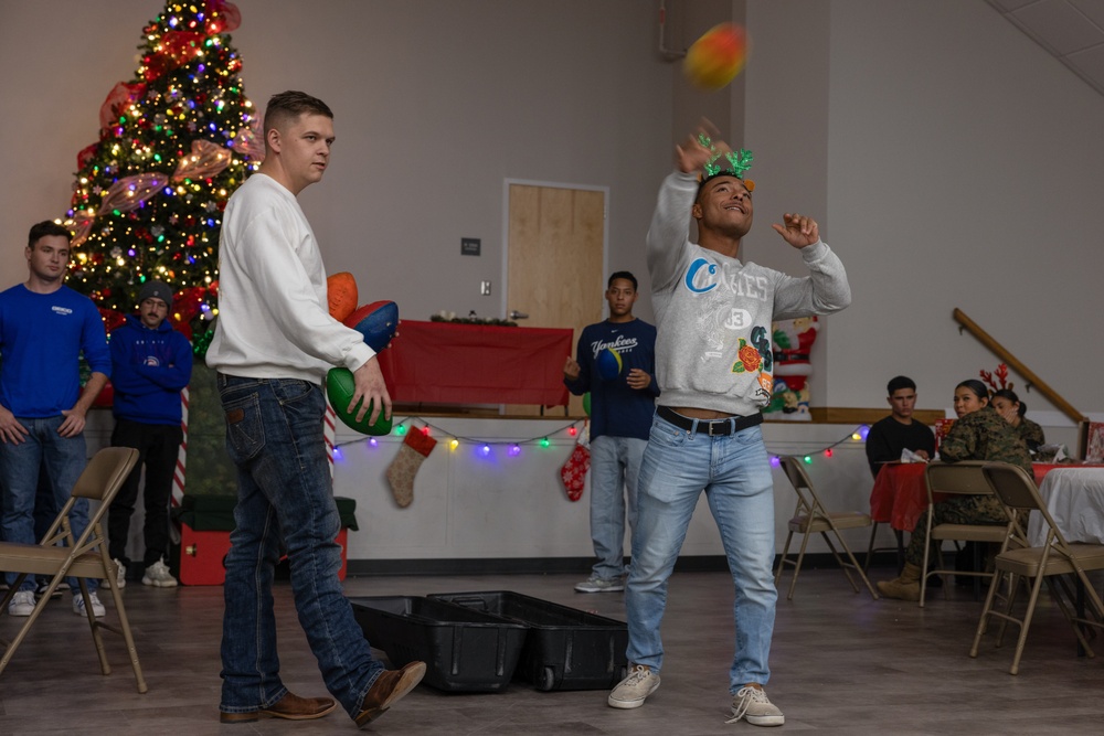 Marine Corps Combat Service Support Schools hosts tree lighting event