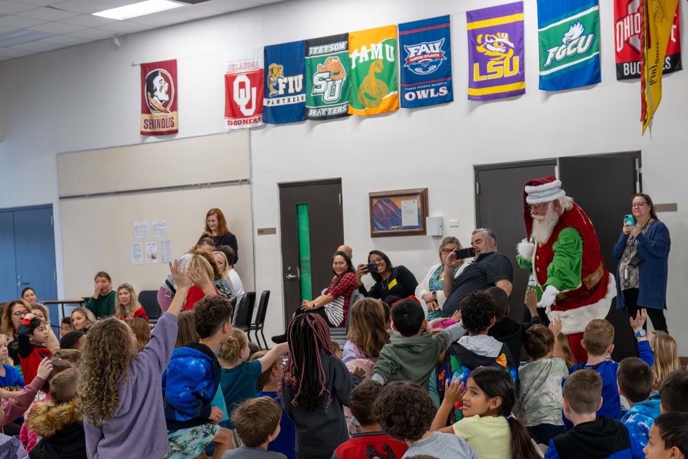 New York Yankees pitcher visits Tinker K-8