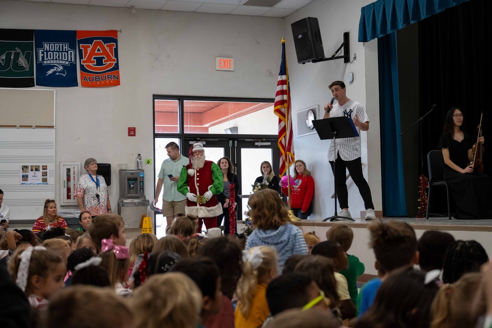 New York Yankees pitcher visits Tinker K-8