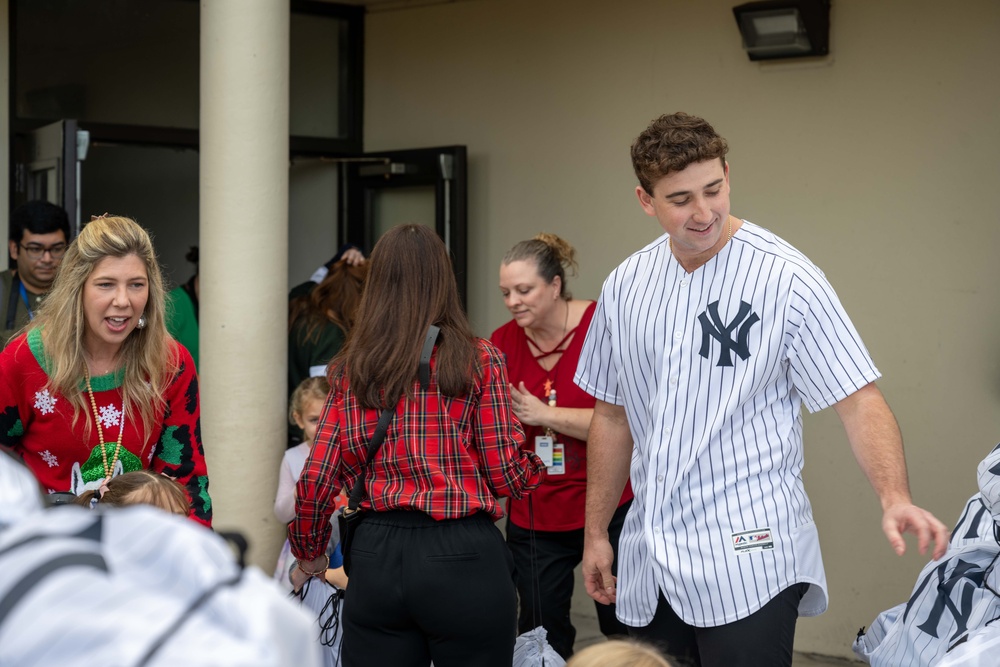 New York Yankees pitcher visits Tinker K-8