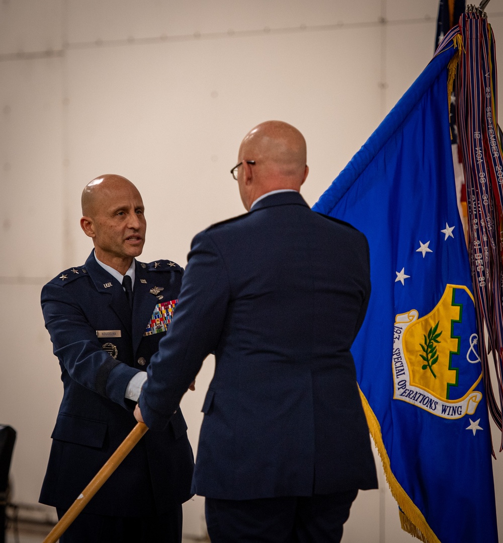 Col. Robert Noren assumes command of 193rd Special Operations Wing