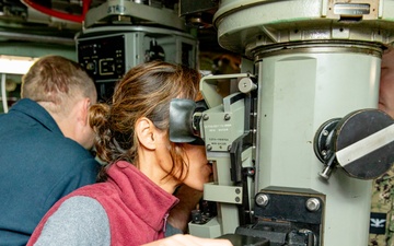 USS Greeneville Distinguished Visitor Embark