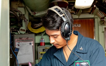 USS Greeneville Distinguished Visitor Embark