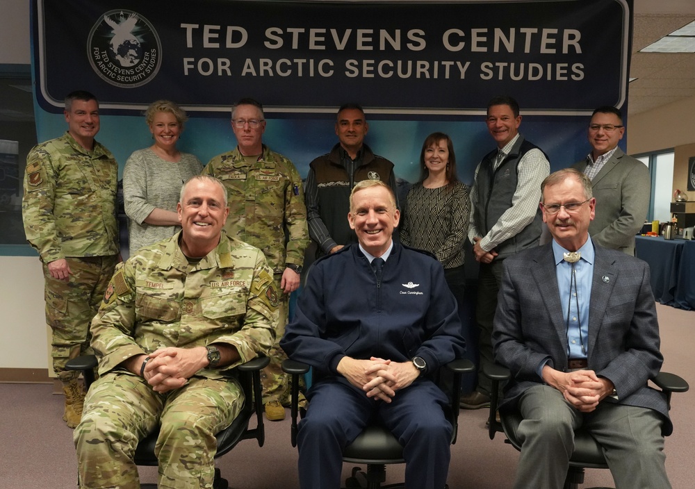 Lt. Gen. Cunningham visits TSC to synchronize Arctic initiatives