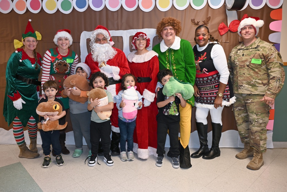 187th Medical Battalion spreads holiday cheer at Briscoe Elementary