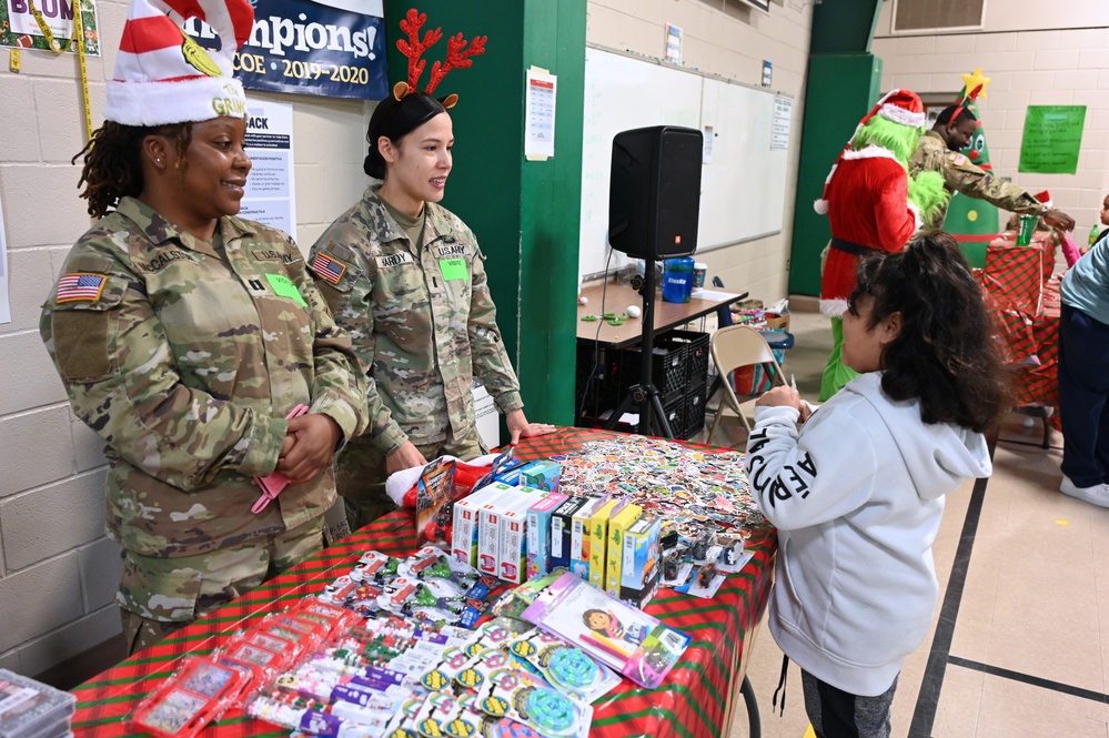 187th Medical Battalion spreads holiday cheer at Briscoe Elementary